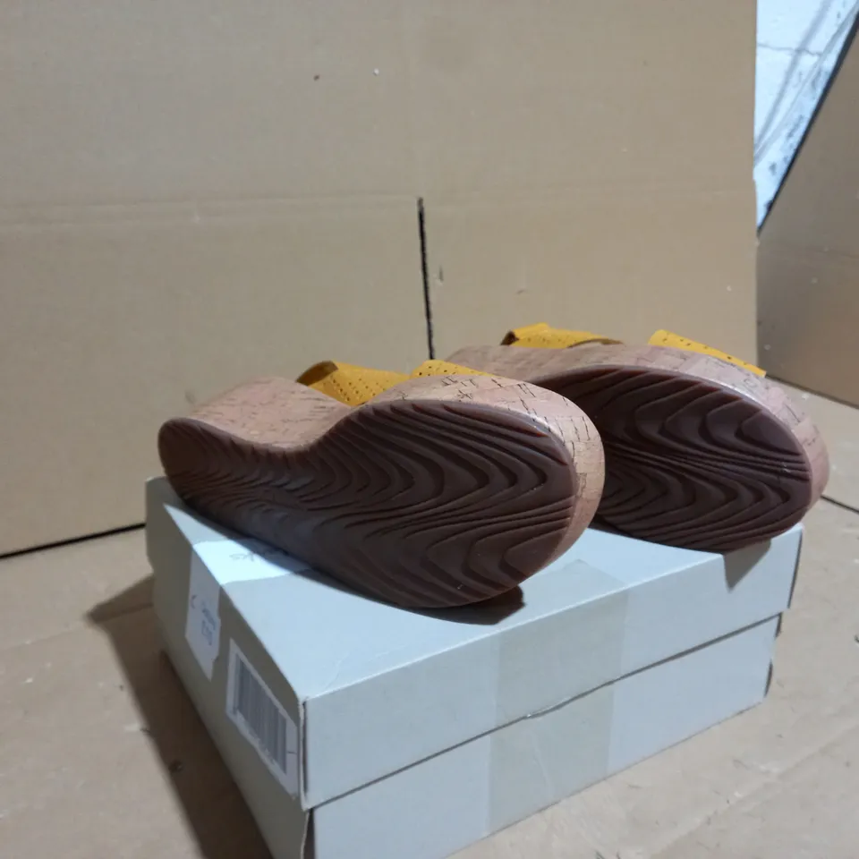 CLARKS LASER CUT LEATHER WEDGE SANDAL STANDARD FIT YELLOW- UK SIZE 