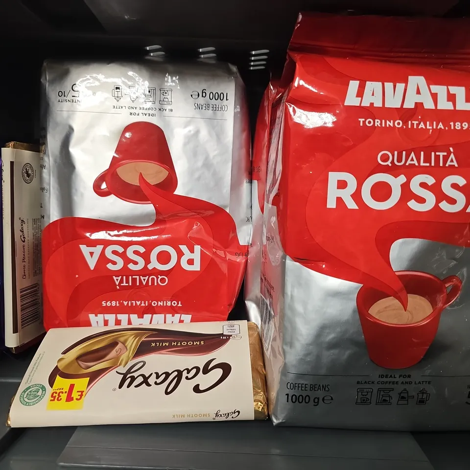 APPROXIMATELY 6 ASSORTED FOOD ITEMS TO INCLUDE - LAVAZZA ROSSA COFFEE BEANS , GALAXY CHOCOLATE , SNICKERS ETC