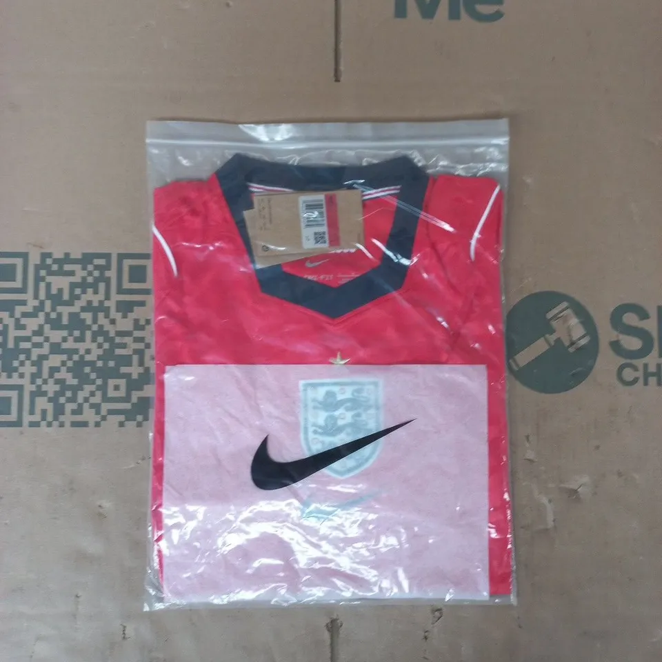 BAGGED NIKE ENGLAND FOOTBALL JERSEY IN RED SIZE LARGE