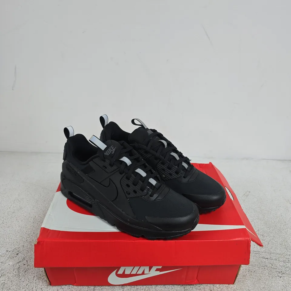 NIKE AIR MAX 90 DRIFT – BLACK, UK 7.5 (US 8.5)