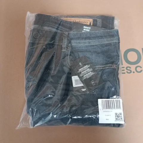 BAGGED DIESEL REGULAR FIT MID WAIST STRAIGHT LEG JEANS IN NAVY - 34/30