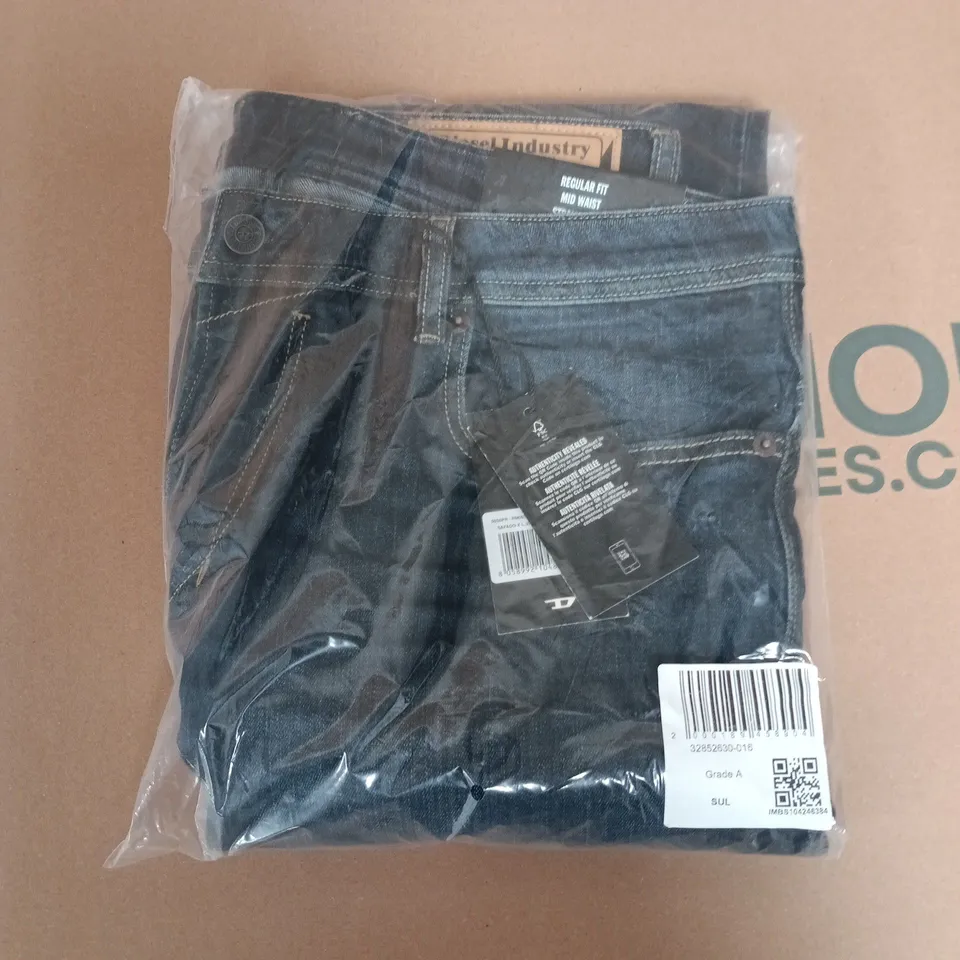 BAGGED DIESEL REGULAR FIT MID WAIST STRAIGHT LEG JEANS IN NAVY - 34/30