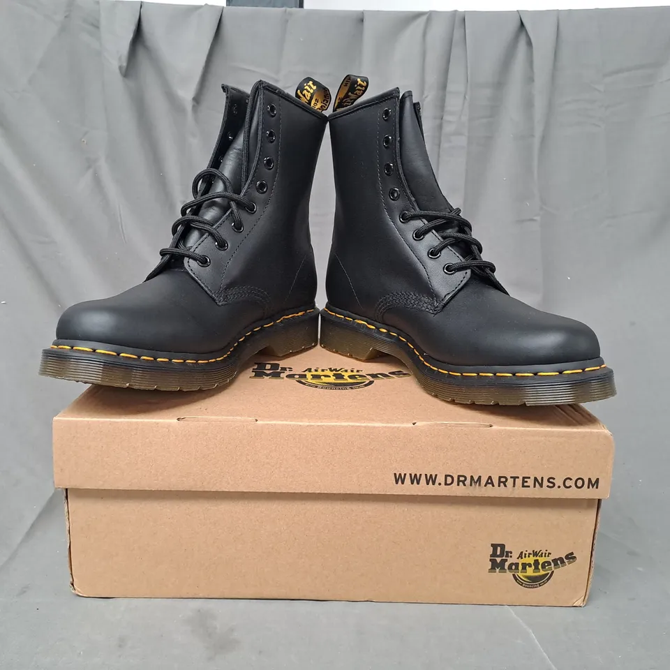 BOXED PAIR OF DR MARTENS 1460 VONDA BOOTS IN BLACK W. ROSE DESIGN UK SIZE 7