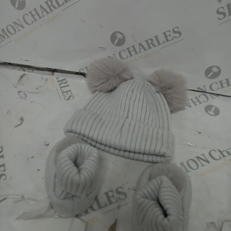 JOB LOT OF BABY CLOTHES APPROXIMATELY 30 INCLUDING SLEEP CLOTHES, WINTER SETS, T-SHIRTS ETC