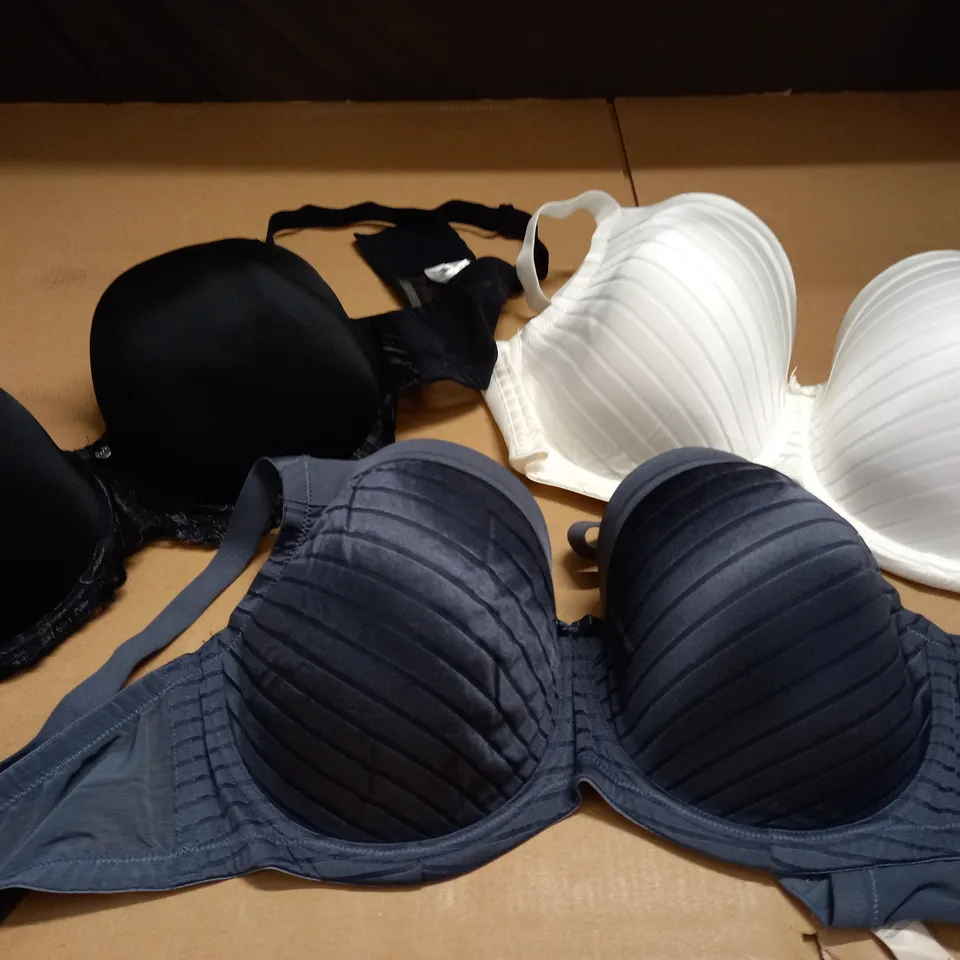 SET OF 3 BRAS TO INCLIDE BLUE SIZE 38F, BLACK SIZE 38F, WHITE 38F