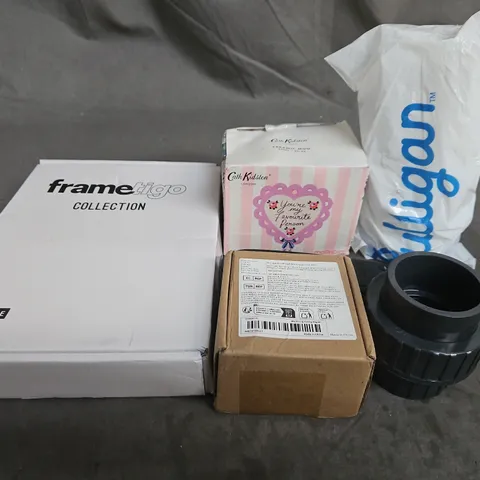 APPROXIMATELY 10 ASSORTED HOUSEHOLD ITEMS TO INCLUDE - PICTURE FRAMES , MUGS , ETC 