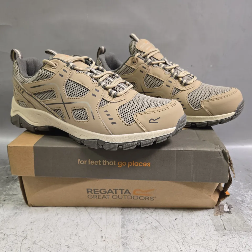 BOXED PAIR OF REGATTA WOMEN'S VENDEAVOUR TRAINERS IN WHITE PEPPER/LIGHT VANILLA SIZE UK 7