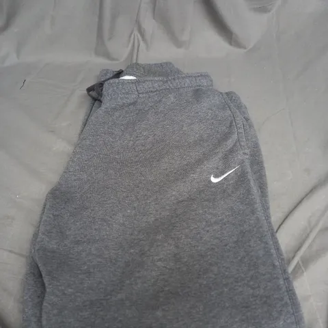 NIKE LOGO FLEECED TRACKSUIT BOTTOMS SIZE XXL