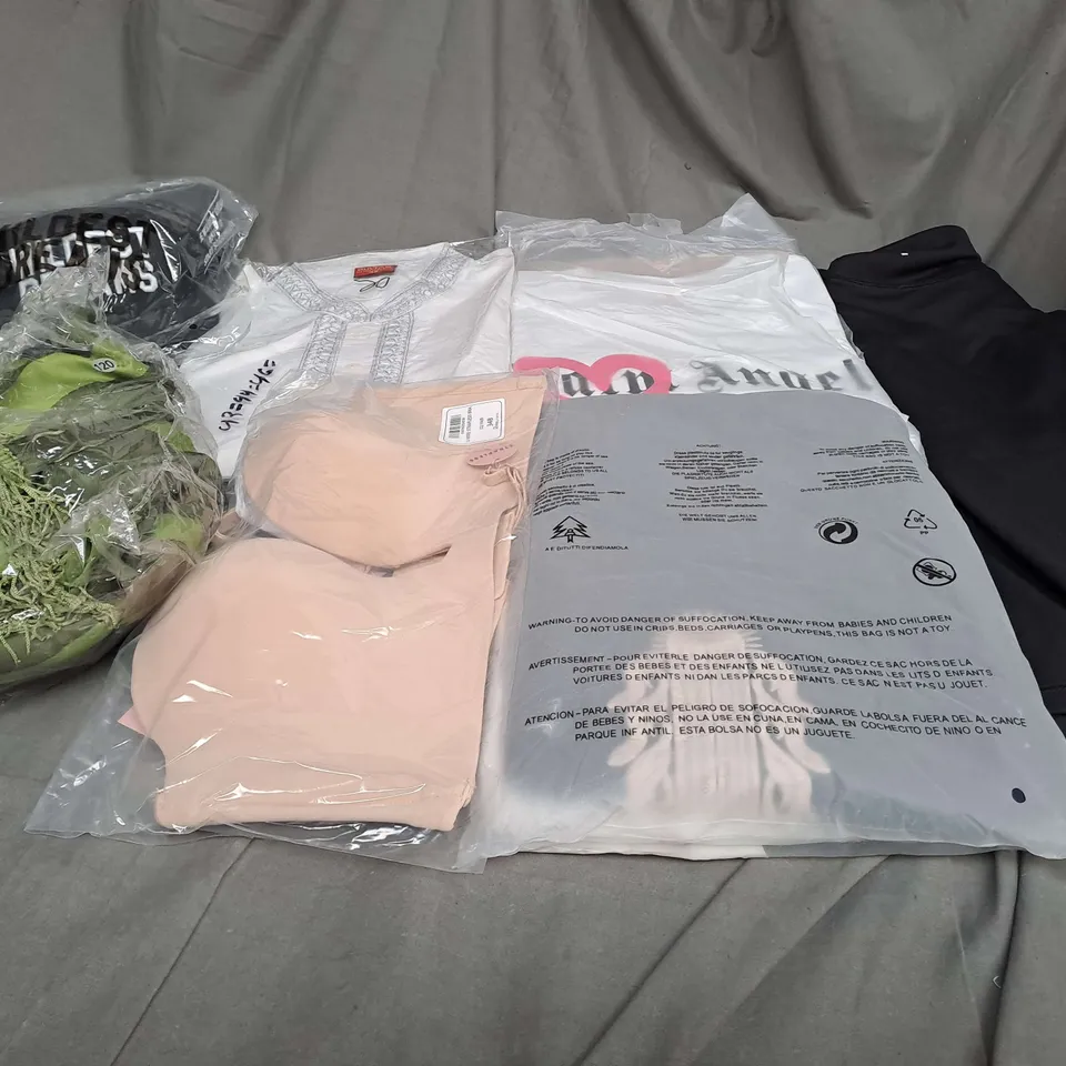 LARGE QAUNTIITY OF ASSORTED CLOTHING ITEMS IN VARIOUS STYLES, SIZES AND COLOURS