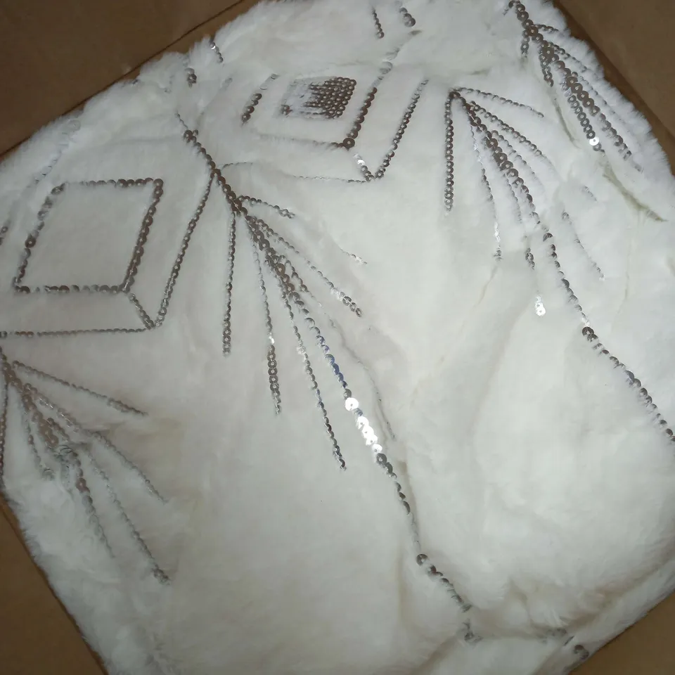 JULIEN MACDONALD EMBELLISHED SEQUIN PATTERN FUR THROW IVORY