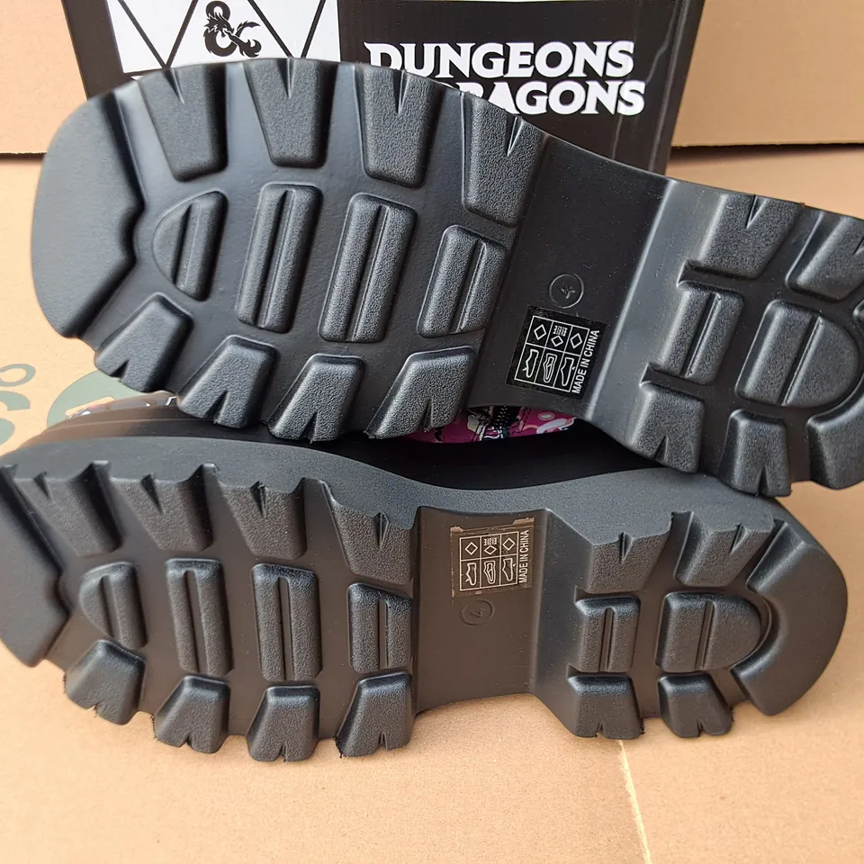 BRAND NEW BOXED KOI D&D LOTTA MONSTERS TRIDENT PLATFORM BOOTS - 5