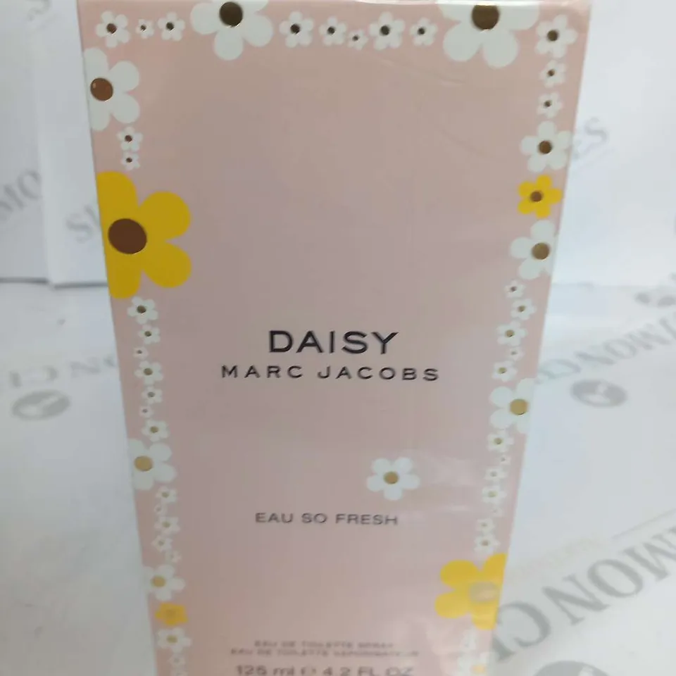 BOXED AND SEALED MARC JACOBS "DAISY" EAU DE TOILETTE SPRAY 125ML