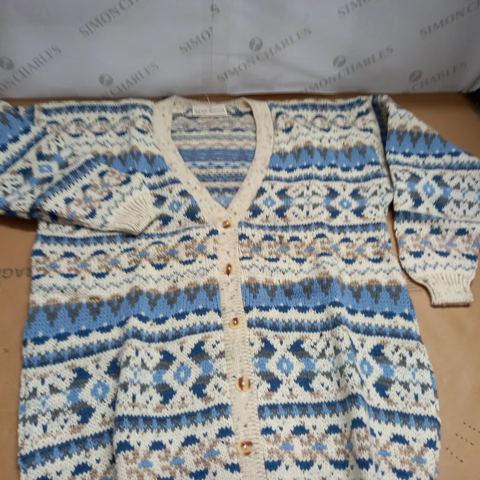 LOT OF 15 PATTERENED CARDIGANS - SIZE UNSPECIFIED