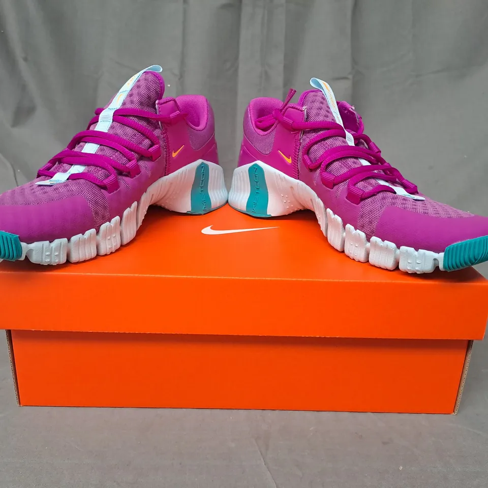 BOXED PAIR OF NIKE FREE METCON 5 SHOES IN VIOLET UK SIZE 5