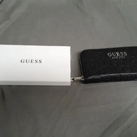 BOXED GUESS BLACK ZIP PURSE