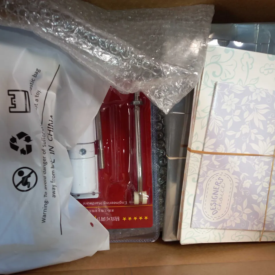 BOX OF APPROXIMATELY 10 ASSORTED HOUSEHOLD ITEMS TO INCLUDE BESKOO HOME COMBINATION LOCKS, WOODEN DOLLY PEGS, BIKE RACK STRAPS, ETC