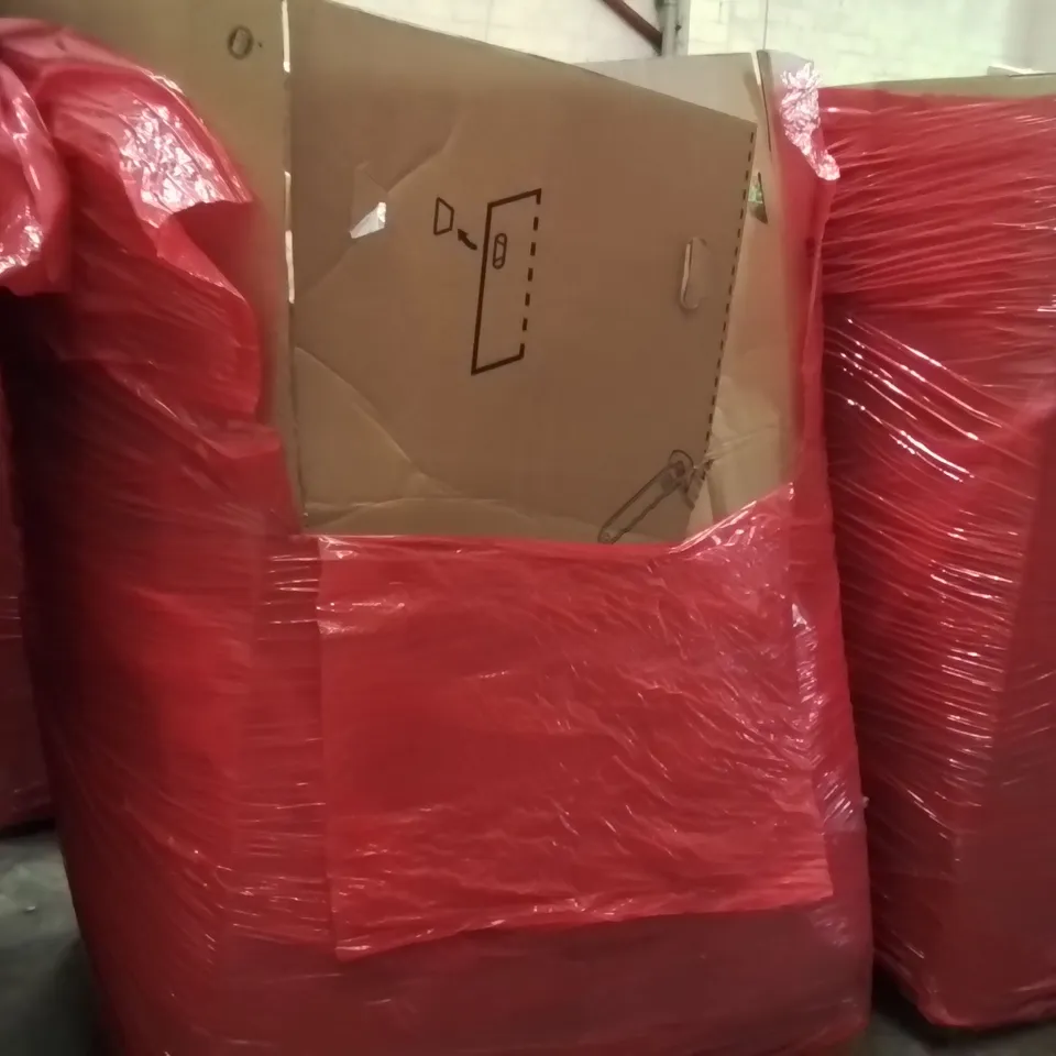 PALLET OF ASSORTED ITEMS TO INCLUDE: FOLDING CAMPING CHAIR, SKELETON DECORATION, TREO FOOD CONTAINERS, PULL-UP BAR, WALL MOUNT HANDRAIL ECT
