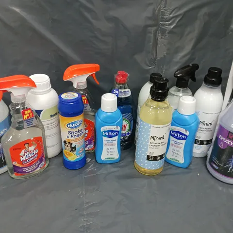 APPROXIMATELY 12 ASSORTED LIQUIDS TO INCLUDE EPOXY RESIN (1.89L), MR MUSCLE PLATINUM (750ml), MINIML ECP NON-BIO LAUNDRY LIQUID, ETC - COLLECTION ONLY