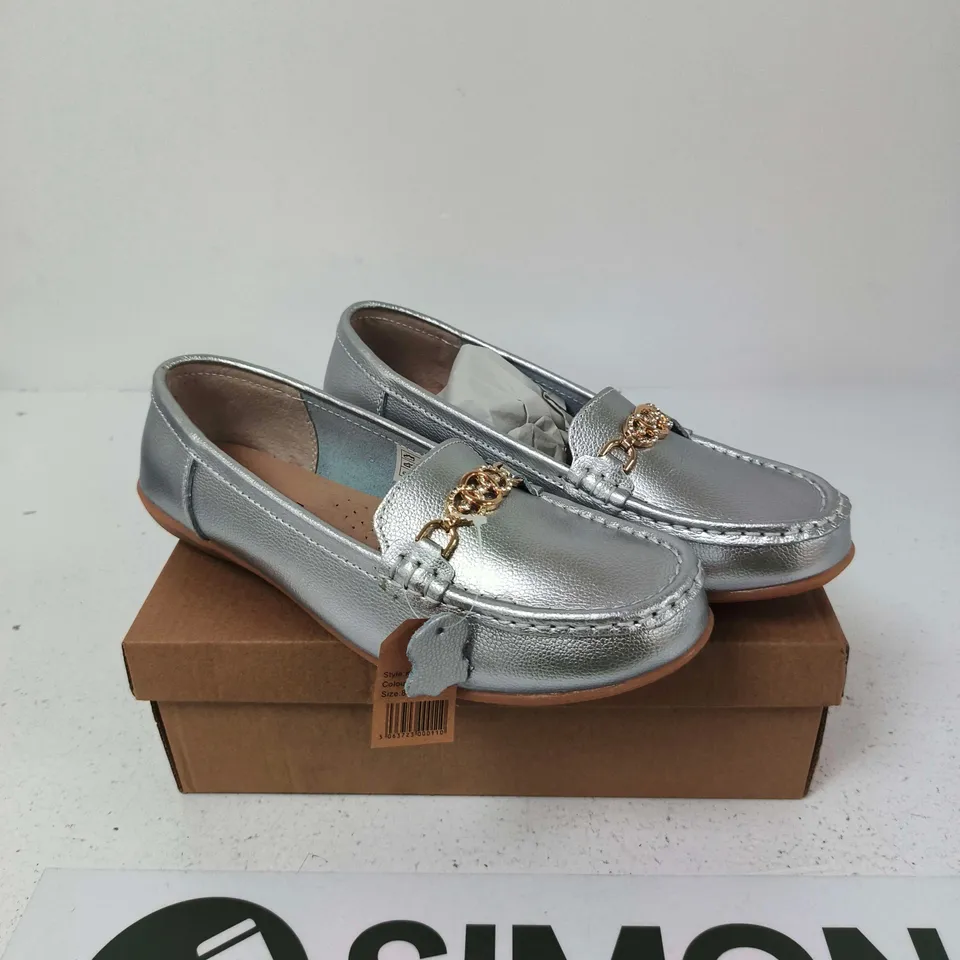 JO & JOE KASBAH SILVER LEATHER LOAFERS – UK 8
