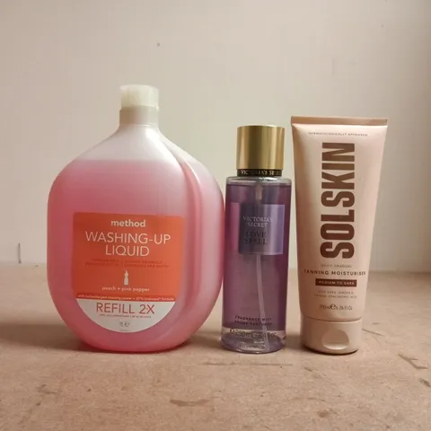 APPROXIMATELY 15 ASSORTED COSMETIC ITEMS TO INCLUDE SOL SKIN, METHOD, ETC - COLLECTION ONLY