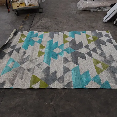 SMART GEOMETRIC RUG // SIZE: 160 X 230cm