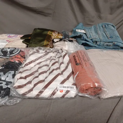 BOX OF ASSORTED CLOTHING ITEMS IN VARIOUS COLOURS, SIZES AND STYLES