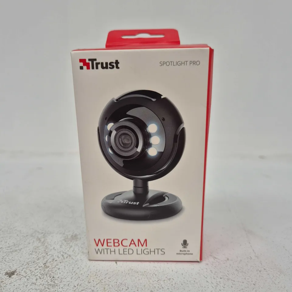 BOXED TRUST SPOTLIGHT PRO WEBCAM WITH LED LIGHTS