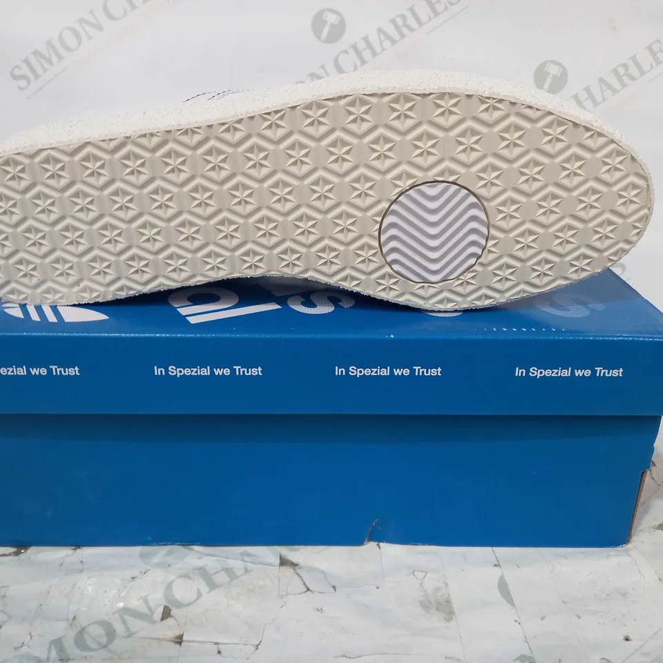 BOXED PAIR OF ADIDAS YABISAH SPZL SHOES IN WHITE UK SIZE 9