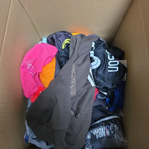 BOX OF APPROXIMATELY 25 ASSORTED KIDS CLOTHING ITEMS TO INCLUDE - TOP , SHORTS , T-SHIRT ETC