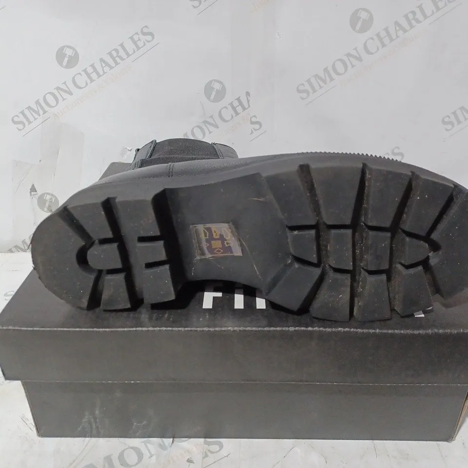 FIRETRAP CHELSEA BOOTS SIZE 5