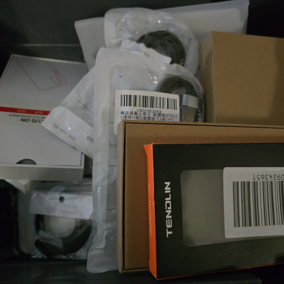 APPROXIMATELY 15 ASSORTED ITEMS TO INCLUDE - PHONE CASES , USB TO USB-C ETC