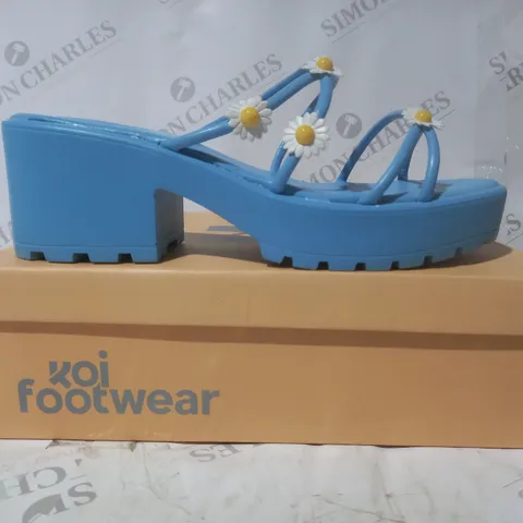 BRAND NEW BOXED PAIR OF KOI VEGAN LEATHER BLOOMING DAISY OASIS STRAPPY SLIDERS IN BLUE UK SIZE 10