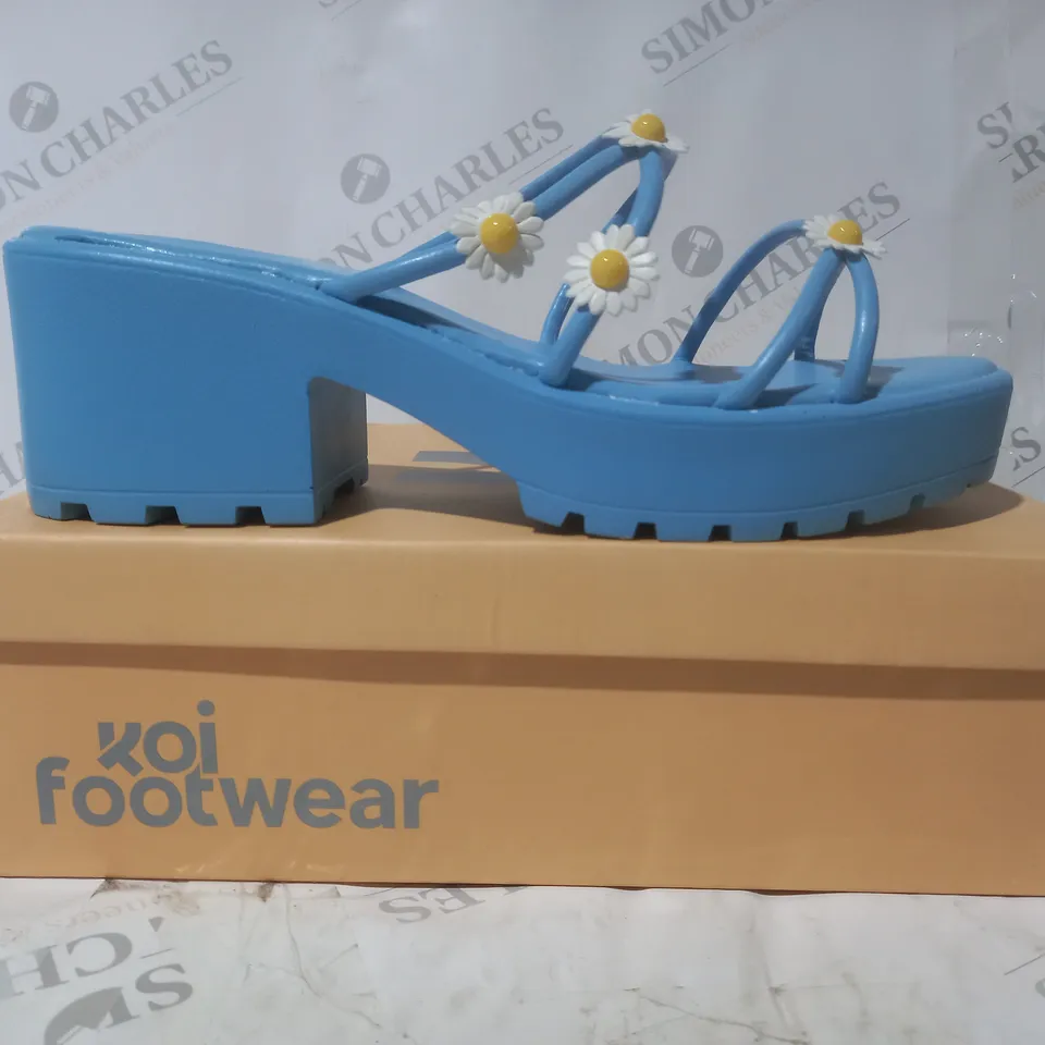 BRAND NEW BOXED PAIR OF KOI VEGAN LEATHER BLOOMING DAISY OASIS STRAPPY SLIDERS IN BLUE UK SIZE 10