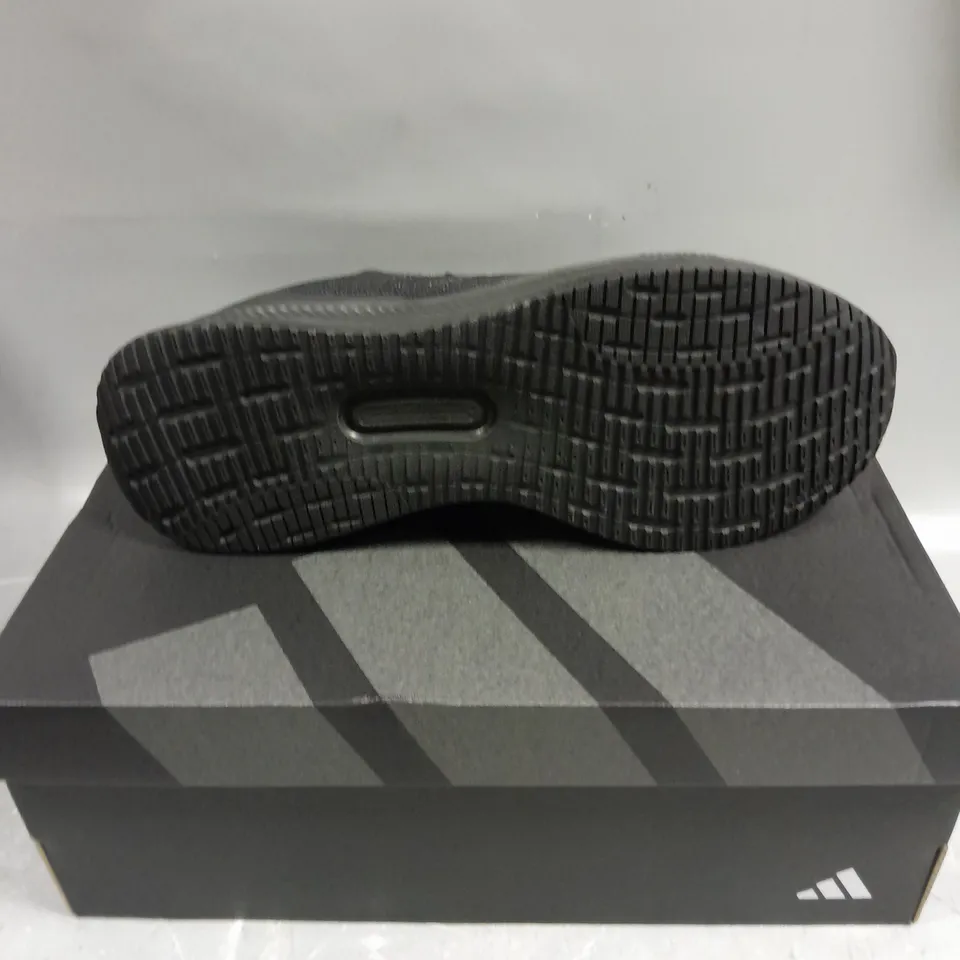 BOXED PAIR OF ADIDAS RUNFALCON 5 TRAINERS IN BLACK - 9
