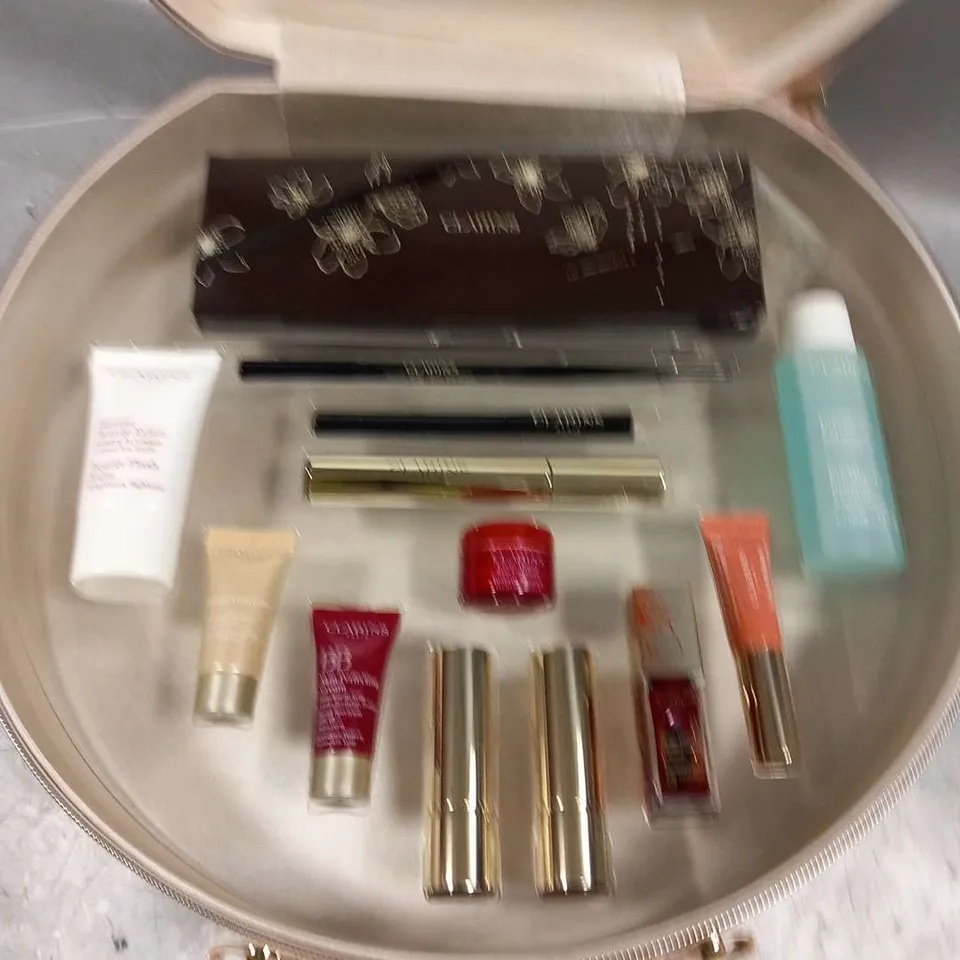 BOXED CLARINS IT'S ALL ABOUT YOU GIFT SET