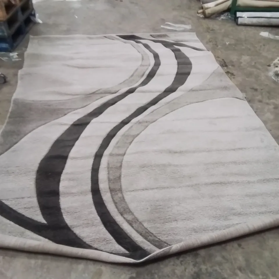 QUALITY DESIGNER AREA RUG - APPROXIMATELY 295X198