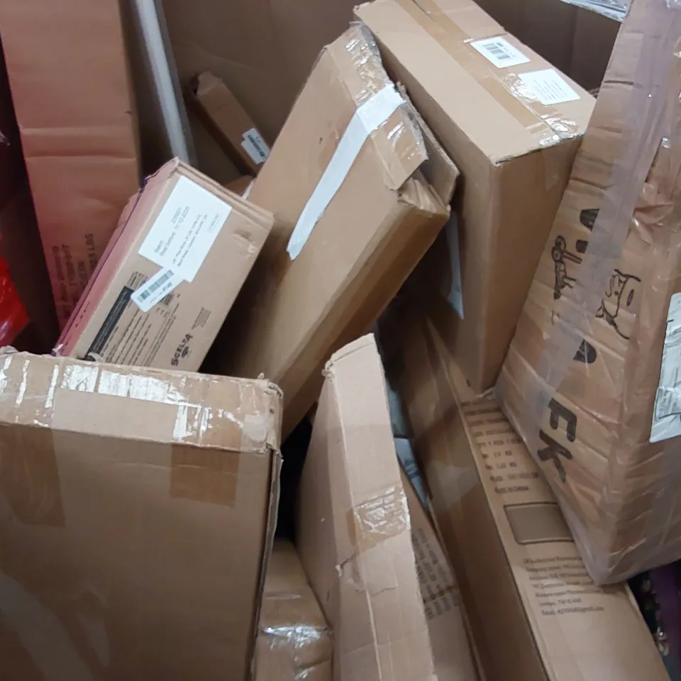 PALLET OF ASSORTED ITEMS INCLUDING: BABY SWING, DESK LAMP, RADIATOR COVER, CLOTHES AIRER HANGER STAND, SEAT CUSHION