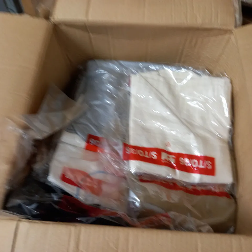 LOT OF APPROXIMATELY 25 ASSORTED AS NEW CLOTHING ITEMS - size unspecified