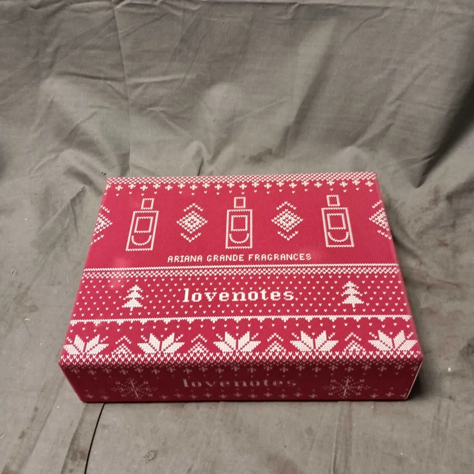 ARIANA GRANDE LOVE NOTES GIFT SET – 3PC FRAGRANCE & PINK CANDLE