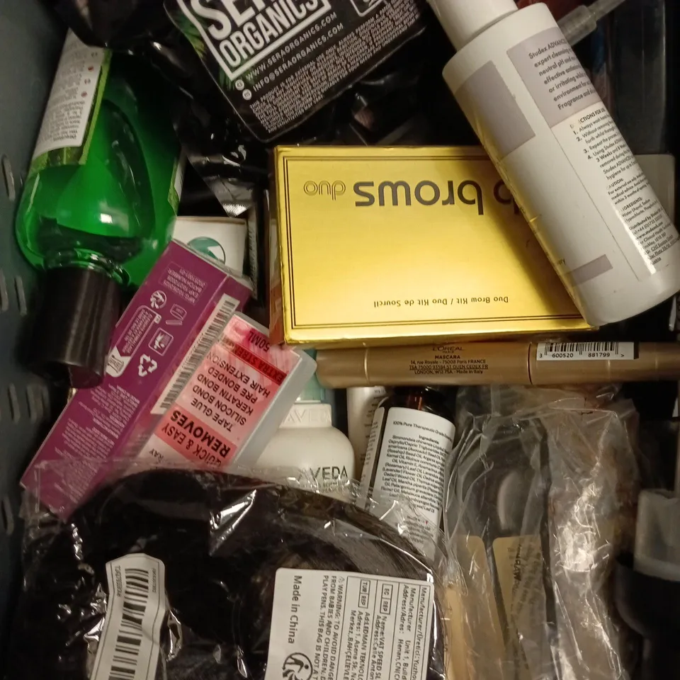 APPROXIMATELY 15 ASSORTED HEALTH & BEAUTY PRODUCTS TO INCLUDE COLLAGEN SHAMPOO, LIQUID BRONZER, AVEENO BODY WASH ETC