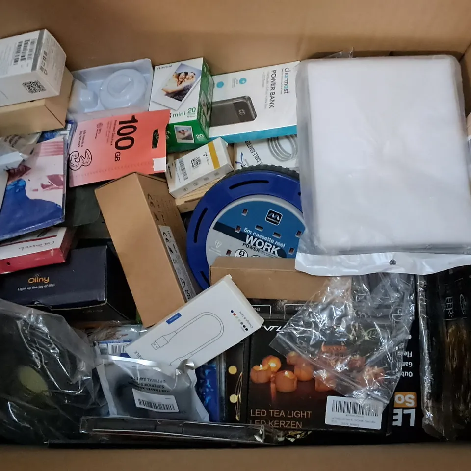 LARGE QUANTITY OF ASSORTED ITEMS TO INCLUDE HARRY POTTER 8-FILM COLLECTION , DURACELL DUAL CHARGER AND STAR WARS FOR PS5