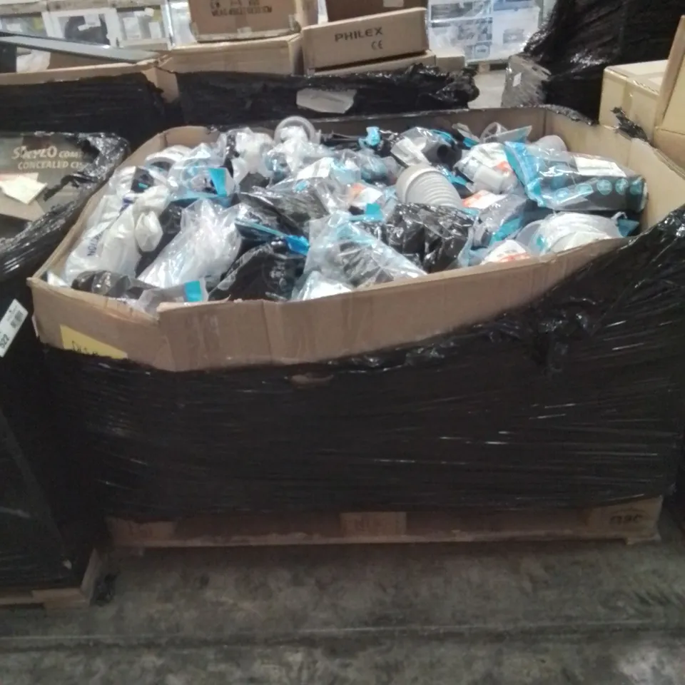 PALLET OF VARIOUS PLUMBING PARTS AND FITTINGS TO INCLUDE: FLEXI WC FITTINGS WC FLUSH BUTTONS ETC.