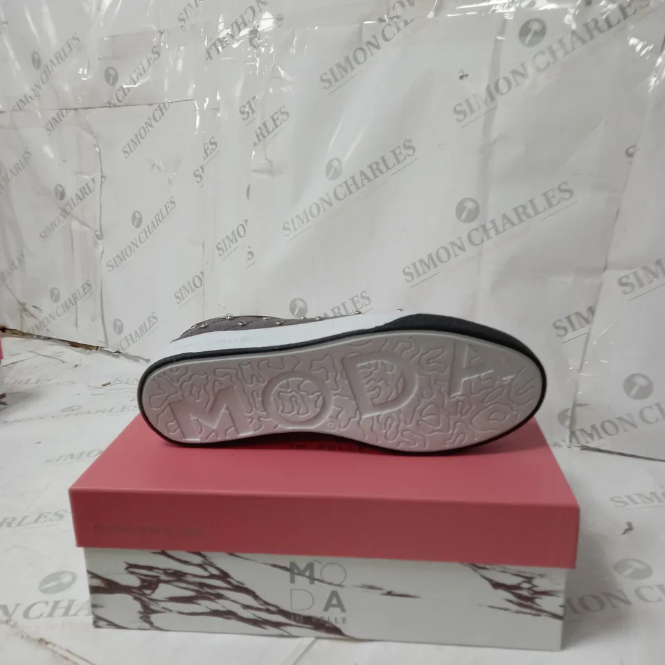 BOXED MODA SIZE 7 PEWTER  LEATHER ADELAID LACE UP QUILTED TRAINERS 