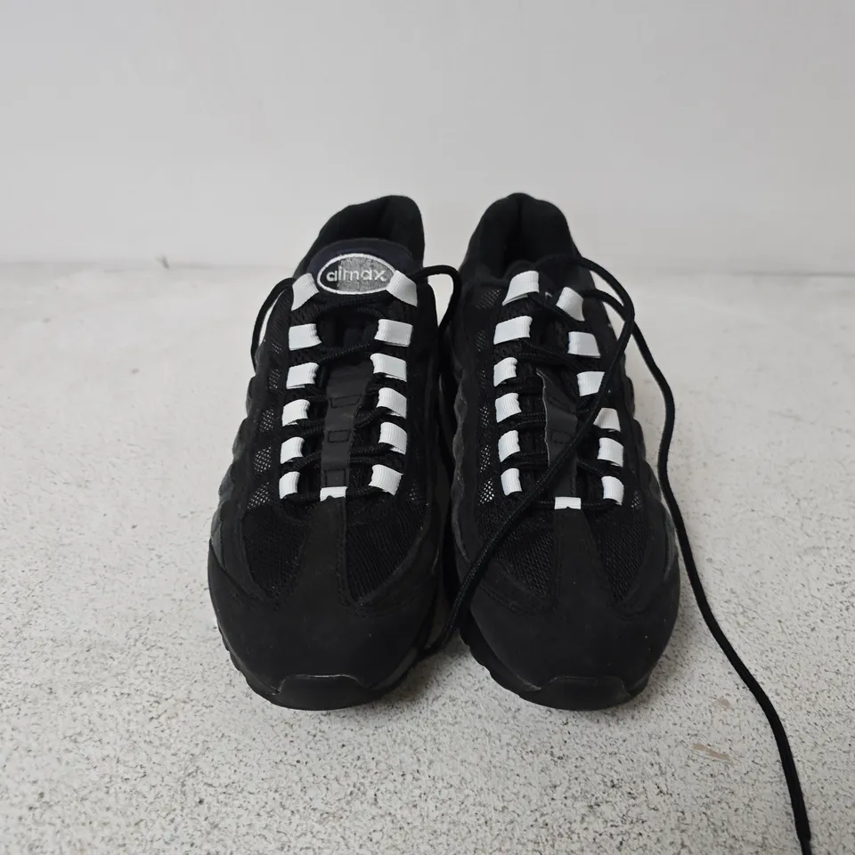 UNBOXED PAIR OF NIKE AIR MAX 95 IN REVERSE DUST - UK 7