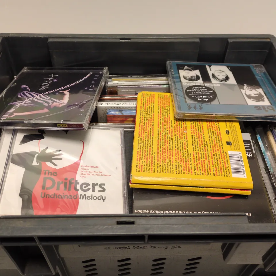 APPROXIMATELY 20 ASSORTED CD ALBUMS TO INCLUDE - THE ORBS , THE DRIFTERS AND APHEX TWIN
