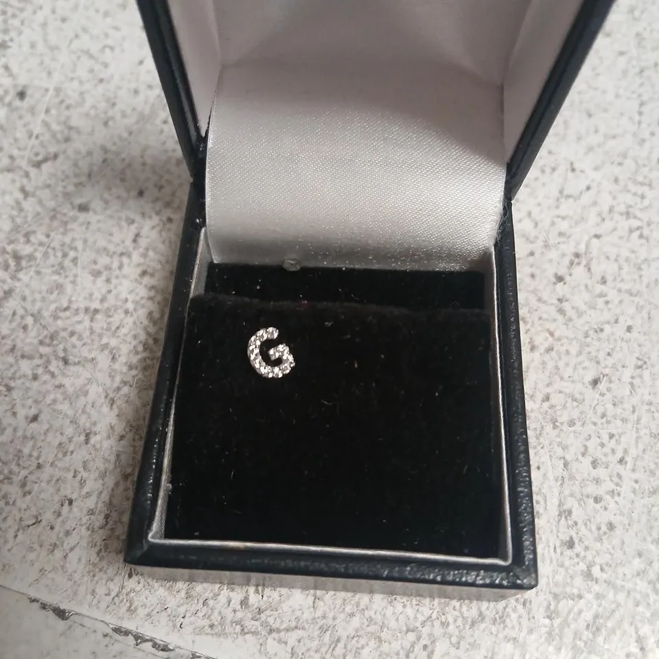 DIAMONIQUE 'G' EARRING
