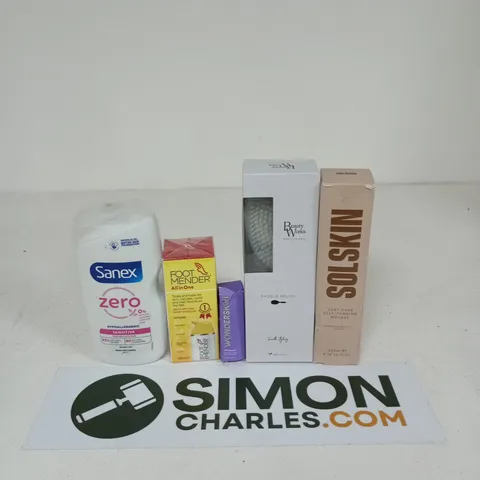 APPROXIMATEY 20 ASSORTED HEALTH AND BEAUTY PRODUCTS TO INCLUDE - SANEX ZERO BODY WASH - SOLSKIN VERY DARK SELF TANNING MOUSSE AND A BEAUTY WORKS PADDLE BRUSH