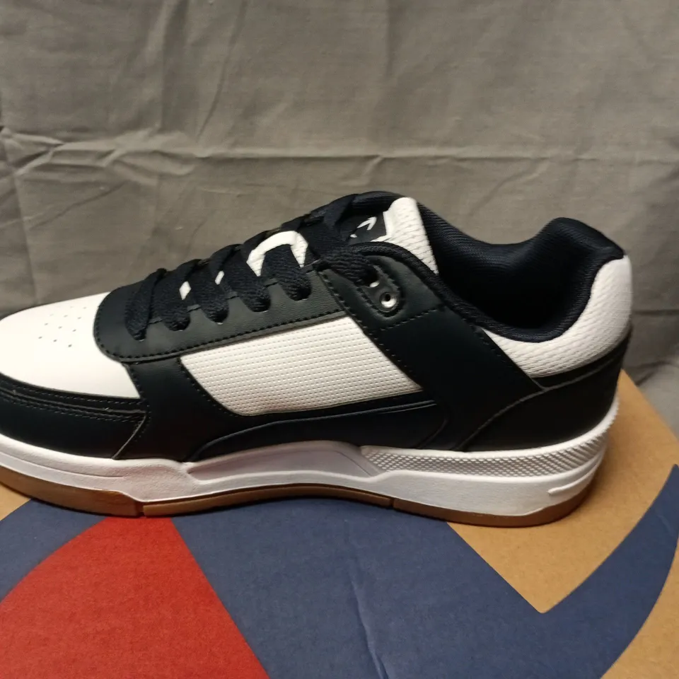 BOXED CHAMPION RD18 HERITAGE LOW TRAINERS – WHITE, NAVY & GUM, UK7 (EU41)