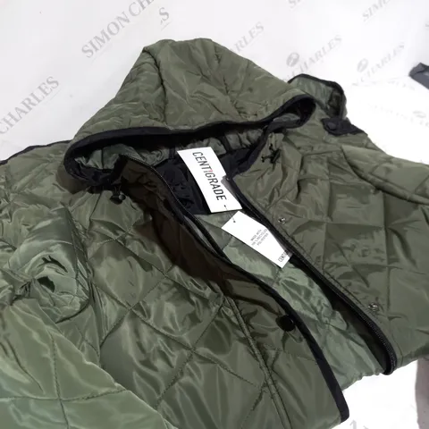 BOX OF ASSORTED CLOTHES APPROXIMATELY 30 ITEMS TO INCLUDE PYJAMAS, COATS, WATERPROOF ETC