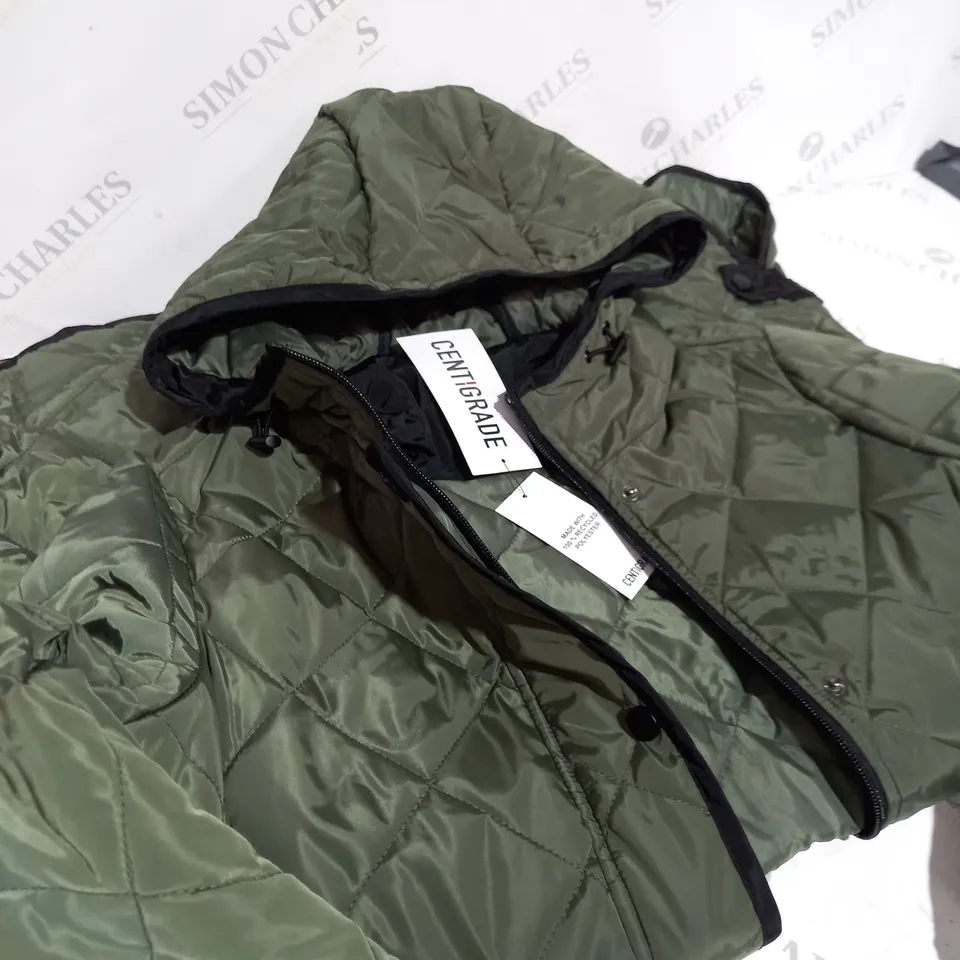 BOX OF ASSORTED CLOTHES APPROXIMATELY 30 ITEMS TO INCLUDE PYJAMAS, COATS, WATERPROOF ETC 